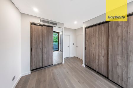 The Premier Choice Three-bedroom residence at Platinum on Peach Tree - Photo 5