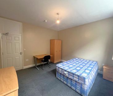 5 bedroom flat to rent - Photo 2