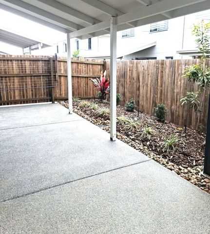 AVAILABLE 08/11/2025 - 4 BEDROOM- 2 BATHROOM FULLY DUCTED AIR-CONDITIONED TOWNHOUSE - Photo 4