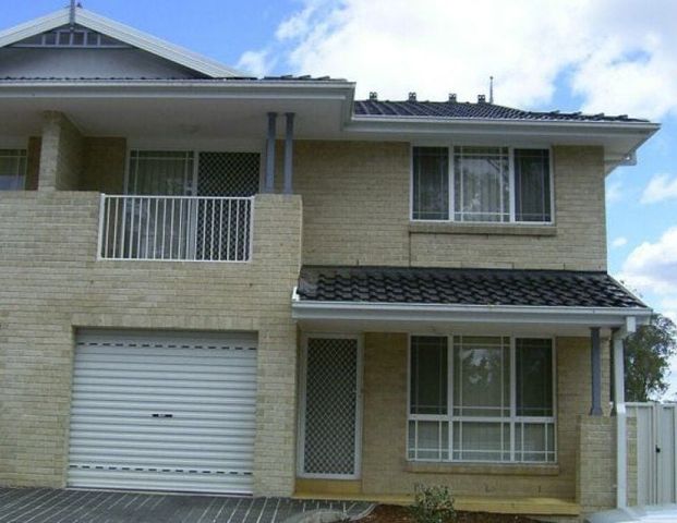 Three Bedroom Townhouse In A Quiet Complex - Photo 1