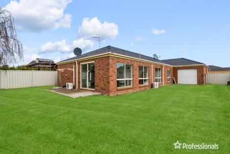 1 Mt Eccles Place, Caroline Springs VIC 3023 - Photo 4