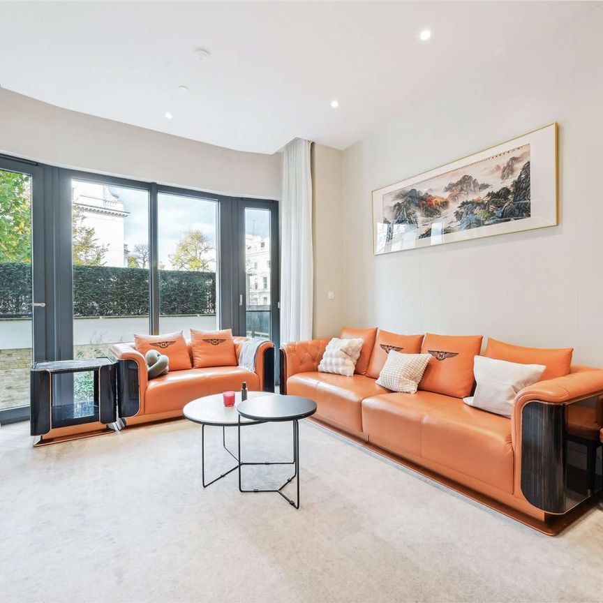 A stunning three bedroom flat on one of London's most notable residential locations - Photo 1