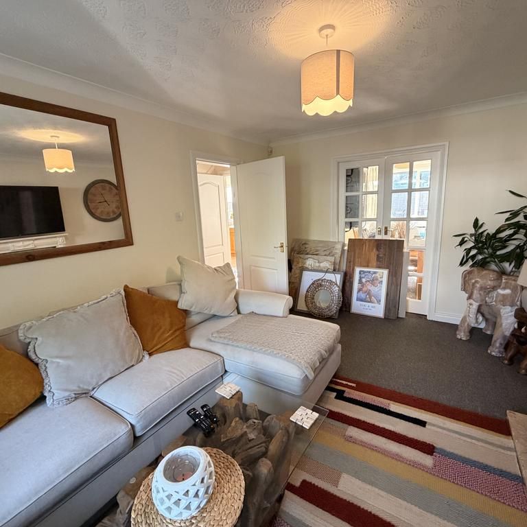 4 bedroom property to rent - Photo 1
