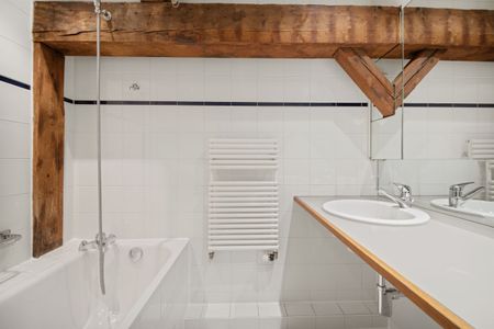 Un logement atypique pour une adresse d’exception ! - Photo 4