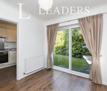 3 bedroom house to rent Harelands Lane, Woking, GU21 - Photo 2