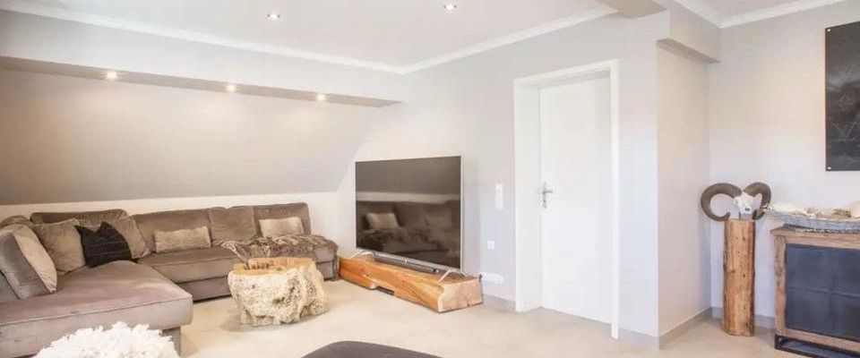 Luxus auf dem Land - helle 2,5 Zi Wohnung EBK, Garage & Balkon - Foto 1