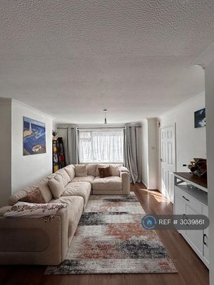 3 bedroom semi-detached house to rent - Photo 1
