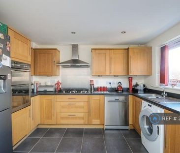 3 bedroom semi-detached house to rent - Photo 5