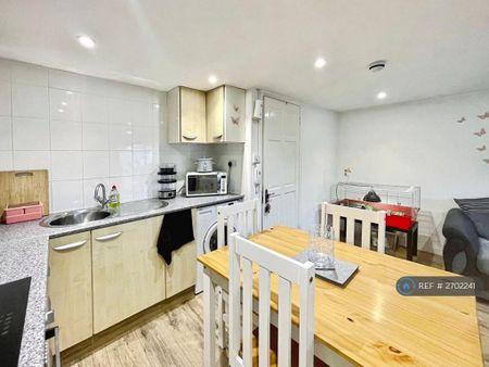 1 bedroom flat to rent - Photo 5