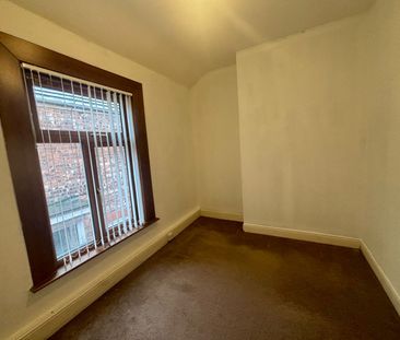 Spacious Four Bedroom Terrace - Photo 4