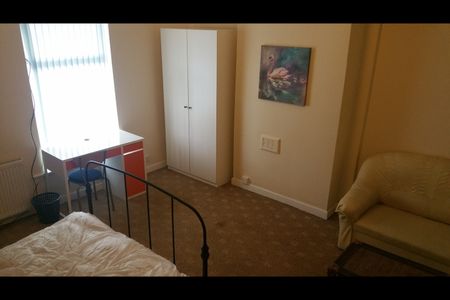 Room in a Shared House, Brideoak Street, M8 - Photo 4