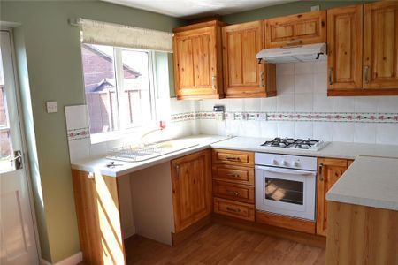 2 bedroom semi-detached house to rent - Photo 4