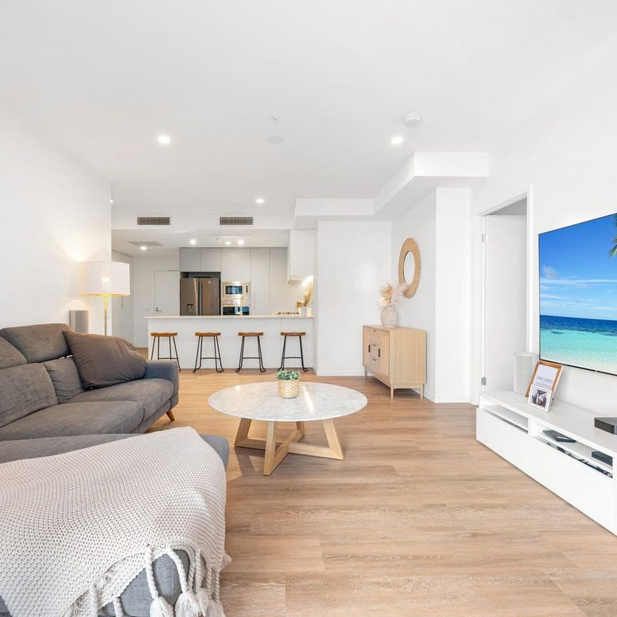 Stylish 2-Bedroom Apartment with Stunning Gabba & City Views at Silk One - Photo 1