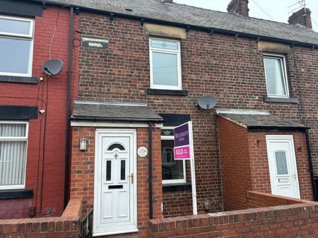 3 bed Terraced - To Let - Photo 4