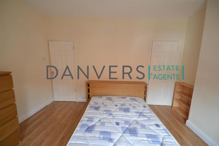 4 bedroom end of terrace house to rent - Photo 4