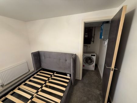 1 Bed Flat, Norfolk St, L1 - Photo 3
