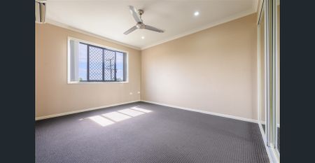 Modern Townhouse in Quiet Complex with Pool Access - Photo 4