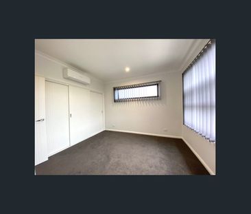 Modern and low maintenance. - Photo 1