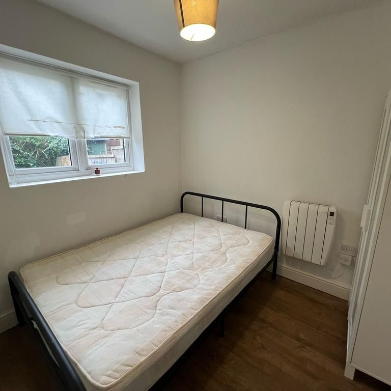 3 bedroom ground floor flat to rent - Photo 1