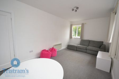 2 bed Flat for Rent - Photo 2