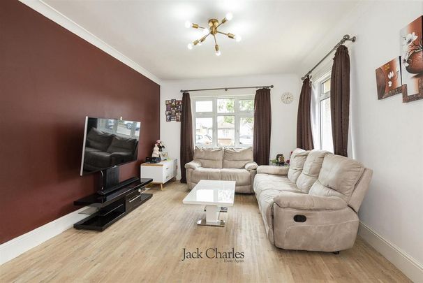 4 bedroom bungalow to rent - Photo 1