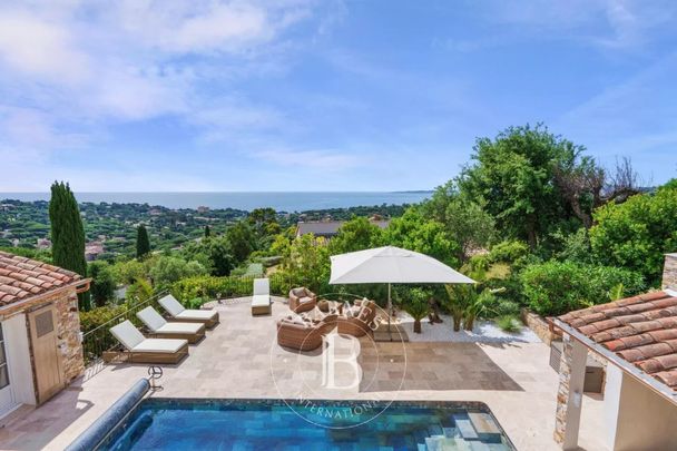 LES ISSAMBRES - VILLA DE CHARME - VUE MER - Photo 1