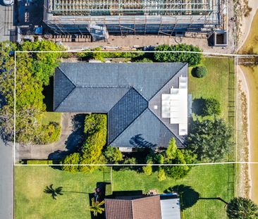 13 Kurrawa Avenue, Mermaid Waters QLD 4218 - House For Rent | Domain - Photo 6