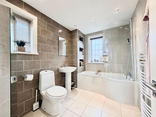 4 bedroom detached house to rent - Photo 1