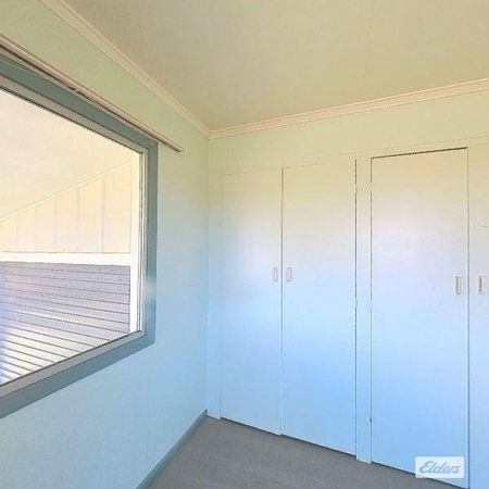 3 Bedroom Home - Lower Tenthill Location - Photo 3