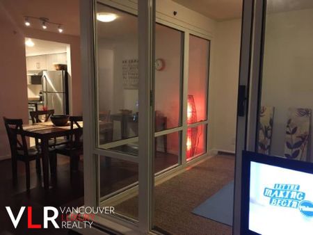 Condo in Downtown Vancouver, BC - Photo 3
