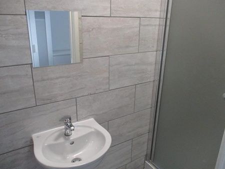 4 bedroom semi-detached house to rent - Photo 5