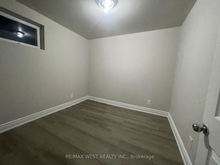 Detached Home For Lease | W8076074 - Photo 3