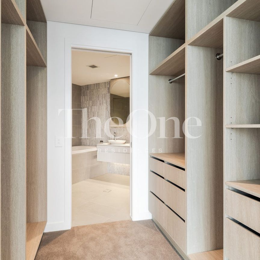 Luxury High-Riser two bedrooms apartment with stunning views, carpark access and Premium amenities - Photo 1