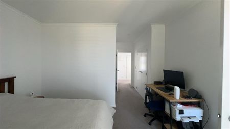 Modern 3-Bedroom Home with 2 Bathrooms in Hobsonville - Photo 4