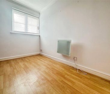 2 bedroom semi-detached house to rent - Photo 3