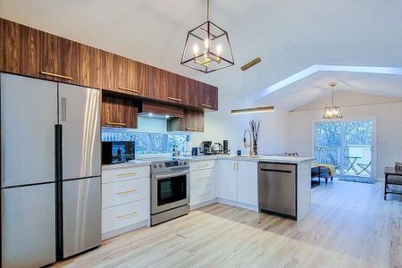 For Lease - 5759 Robinson Street, Niagara Falls, Ontario - Photo 4