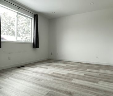 For Lease - 2-53 Tumbleweed Crescent, London South, Ontario - Photo 2