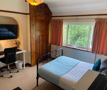 Room 3, Pewley Way, Guildford, GU1 3PX - Photo 1