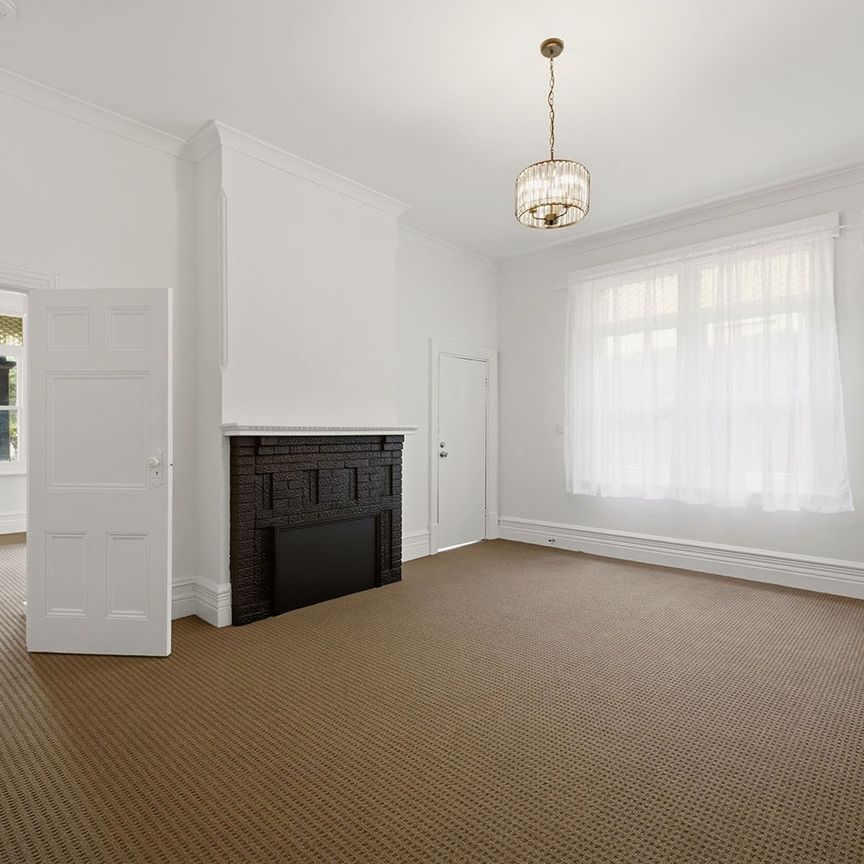 Apartment that feels like a house - Photo 1