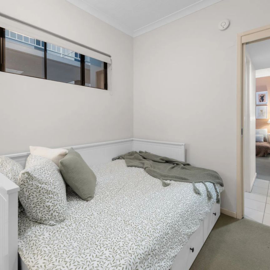 Stylish & Central Apartment in Prime Location - Photo 1
