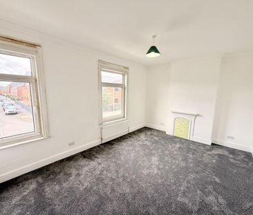 3 bedroom end of terrace house to rent - Photo 1