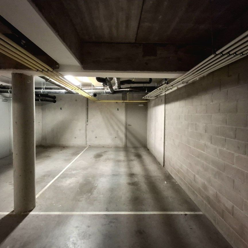 LICHTRIJK EN RUIM TWEE SLAAPKAMER APPARTEMENT MET ZONGERICHT TERRAS - Photo 1