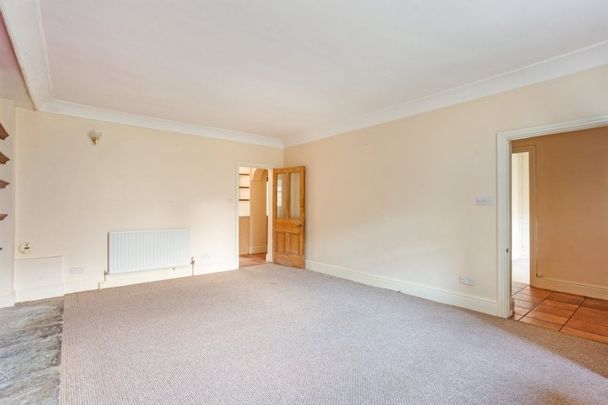 3 bedroom flat to rent - Photo 1