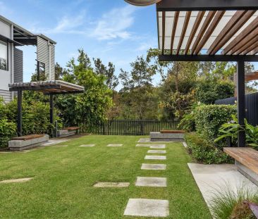 Elegant architecturally designed townhome with Kedron Brook views - Photo 4