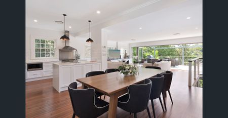 Private Stunning Light and Spacious Character Home - Photo 4