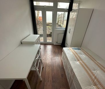 Room in a Shared House, Roxeth Hill, HA2 - Photo 2