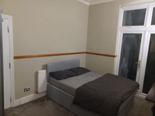 Room in a Shared House, Hatfield Road, B19 - Photo 1