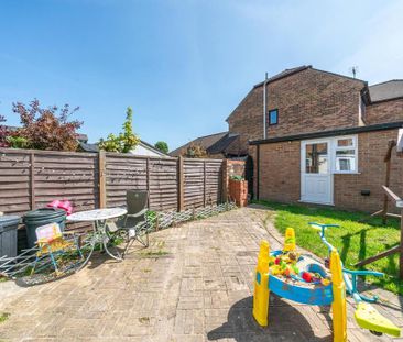 2 bedroom terraced house to rent - Photo 2