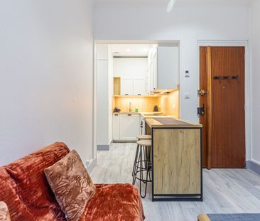 APPARTEMENT MEUBLÉ - T2 - 23m² - CENTRE VILLE - ENTIEREMENT RENOVÉ - Photo 5