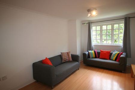 2 Bed Flat, Hadfield Close, M14 - Photo 2